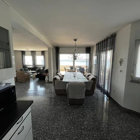 Sanja I Villa